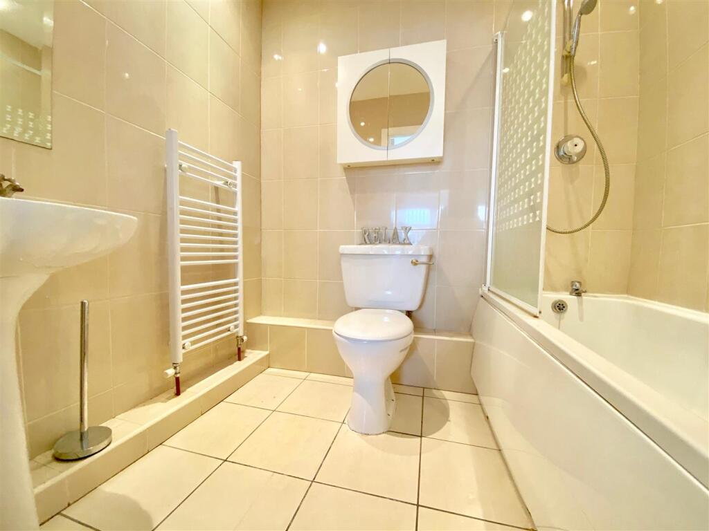 EN SUITE