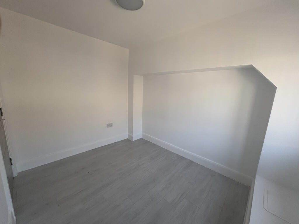 Flat 1a bedroom.jpeg