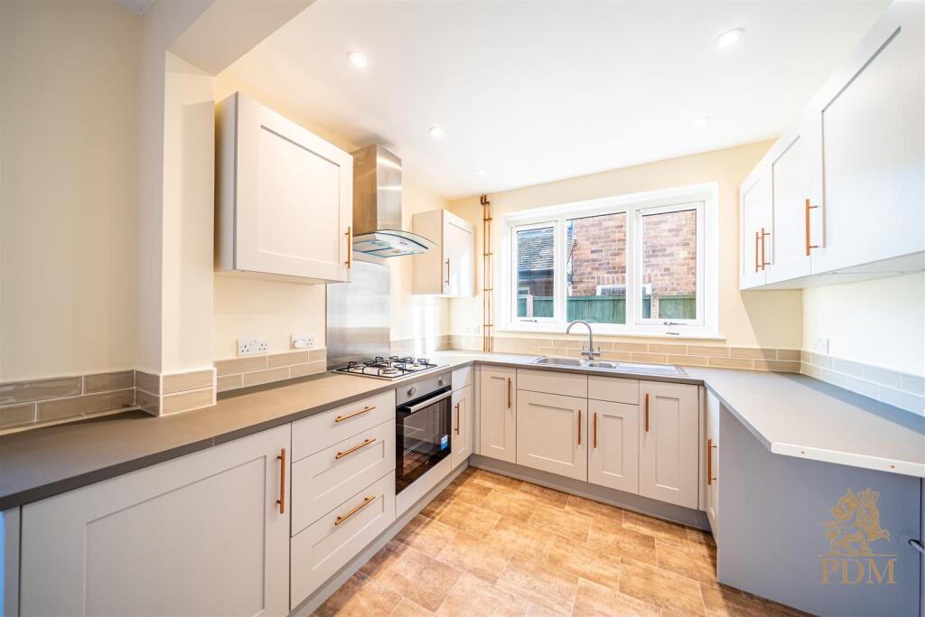 40 Russell Drive Wollaton Nottingham NG8 2BH