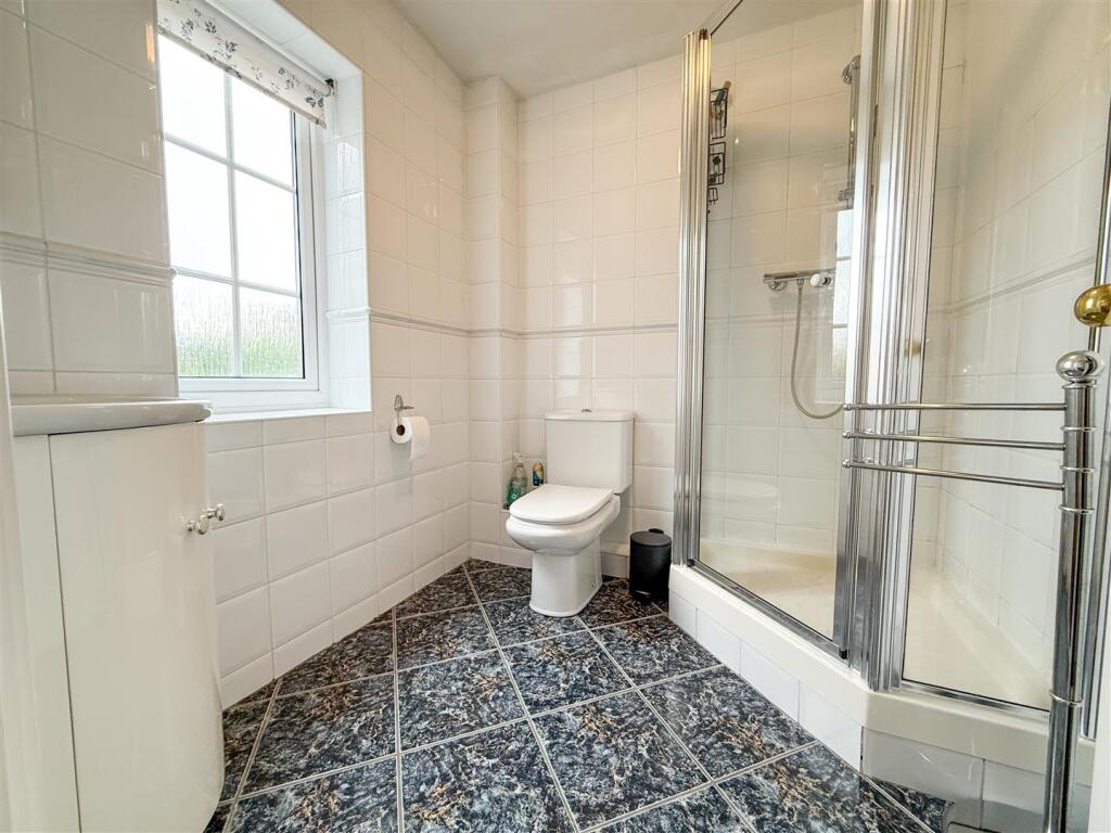 EN SUITE SHOWER ROOM