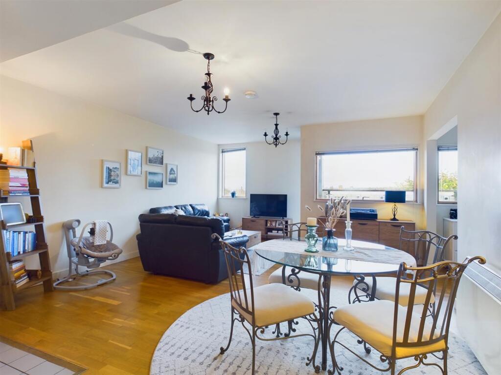 CAM01389G0-PR0093-ST