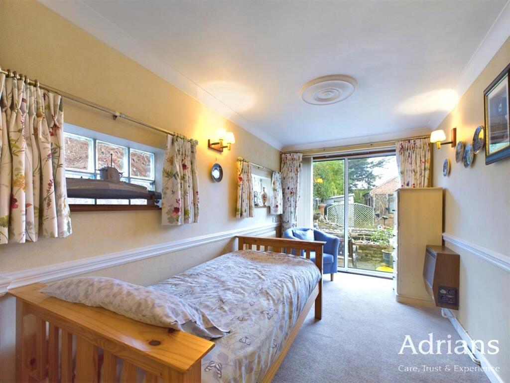 BED / SITTING AREA