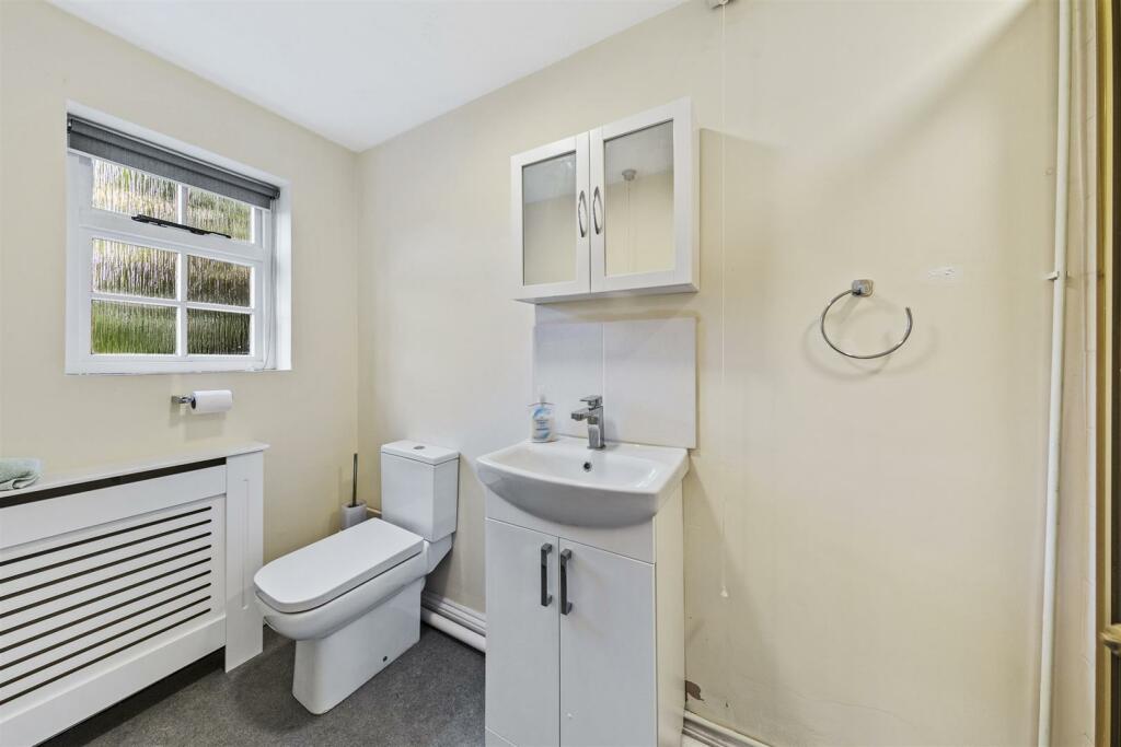 Annexe Shower Room.jpg
