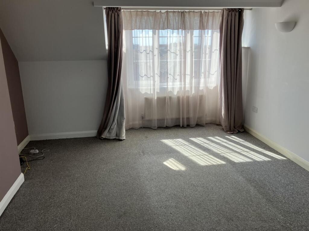 pic bedroom.jpg
