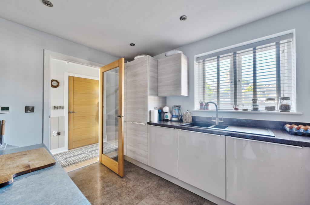 1288534-32-682790...