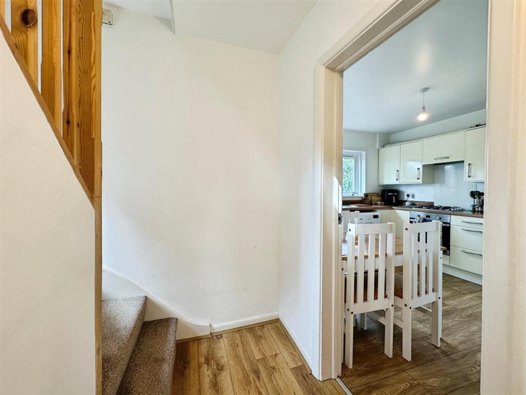 b3810446--48CE-948C-60D86D97B25F-19658-000008E9848