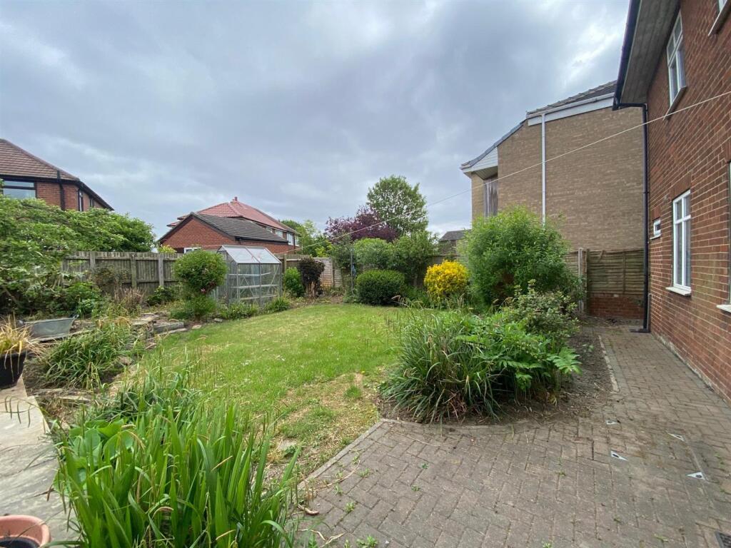REAR GARDEN.jpg