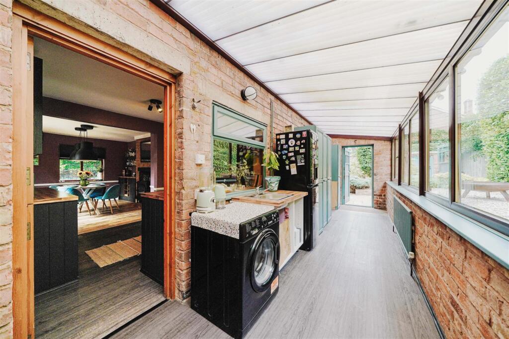 Utility/Lean To
