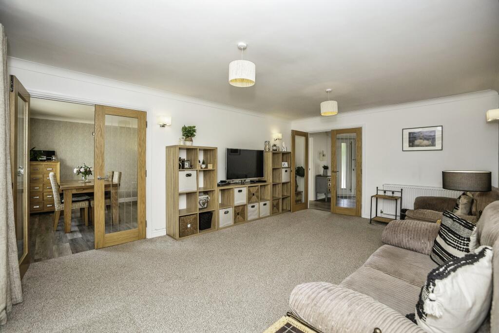 Lounge/Dining Room