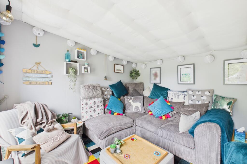 CAM03162G0-PR0244-STILL028