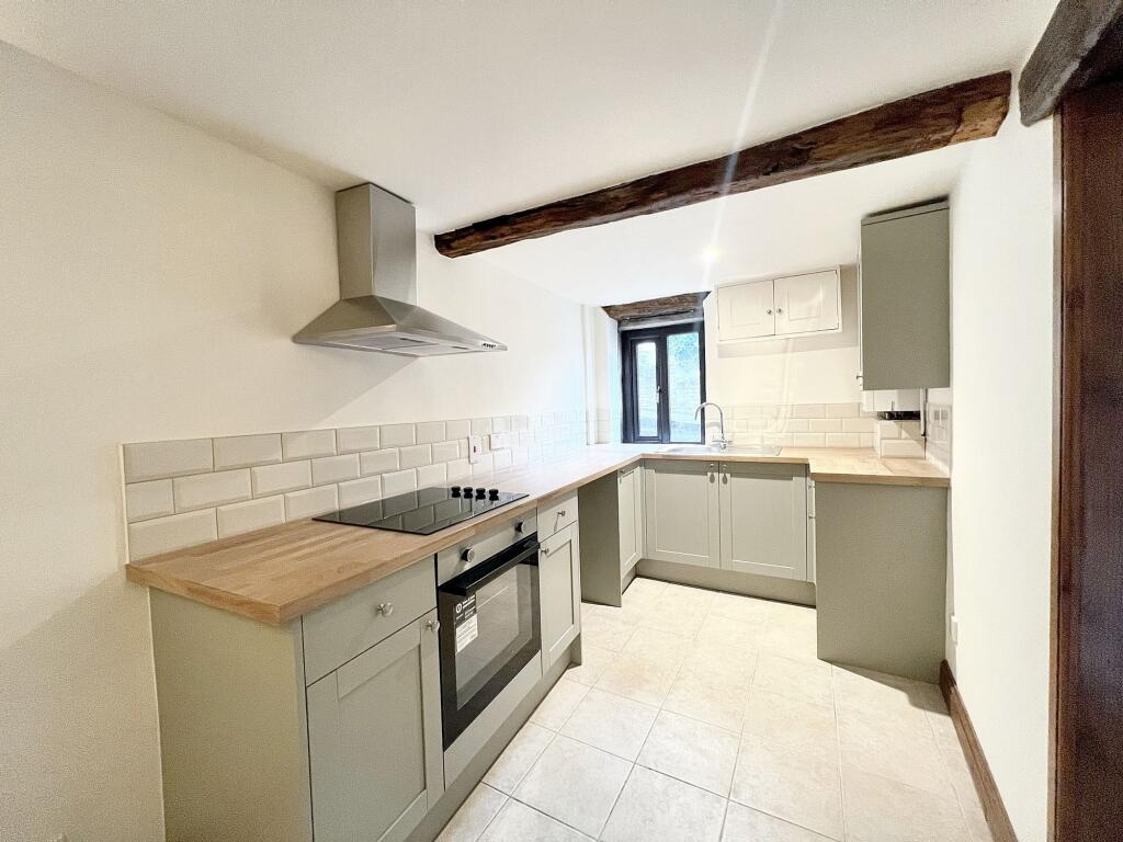 OPEN PLAN DINING KITCHEN AREA