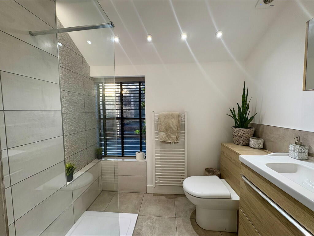 Downstairs Shower...