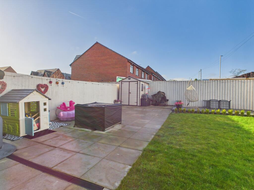 CAM03729G0-PR0199-STILL045