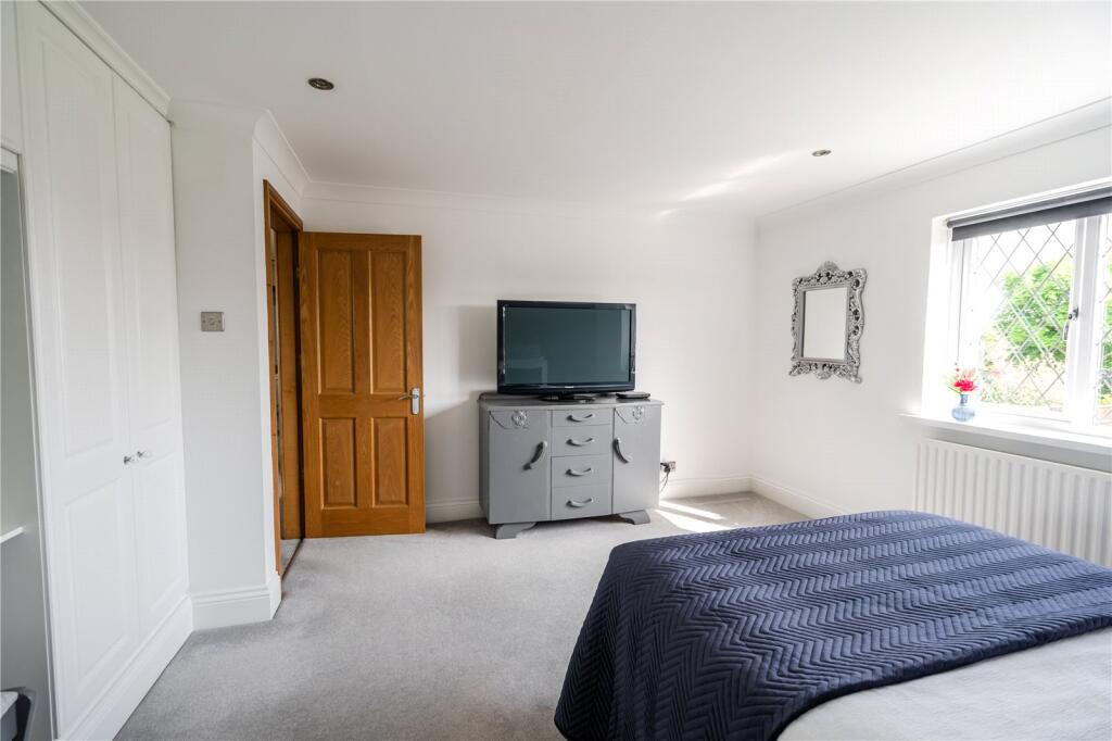Bedroom 2 (2)