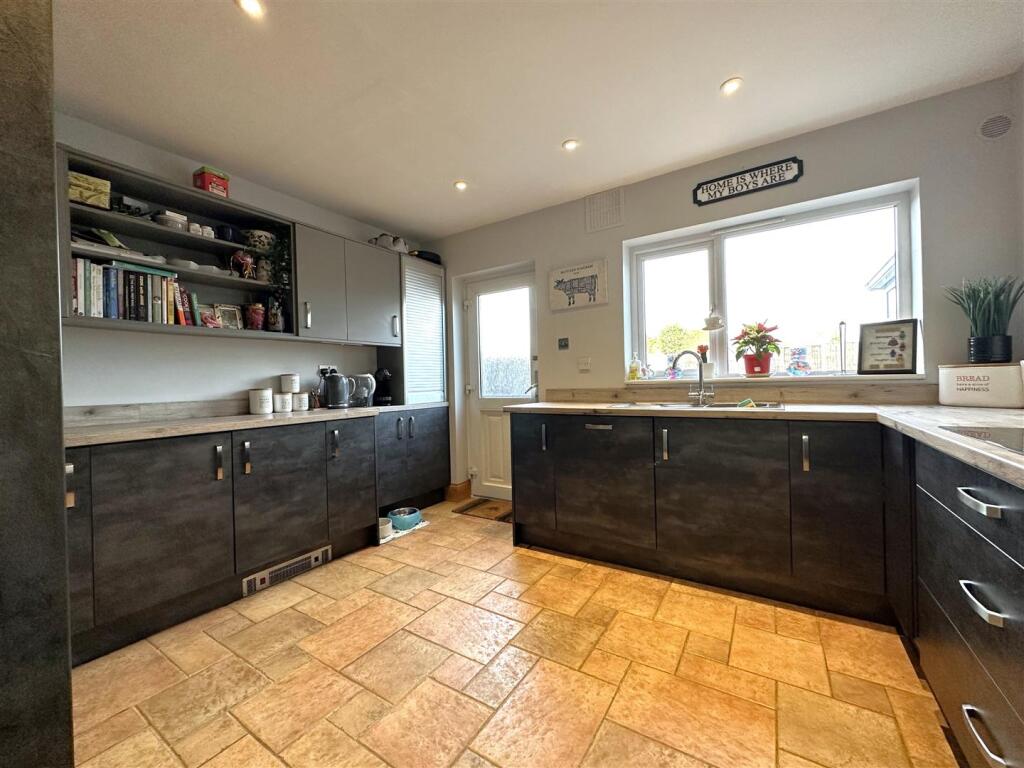 Stylish Modern Kitchen 166