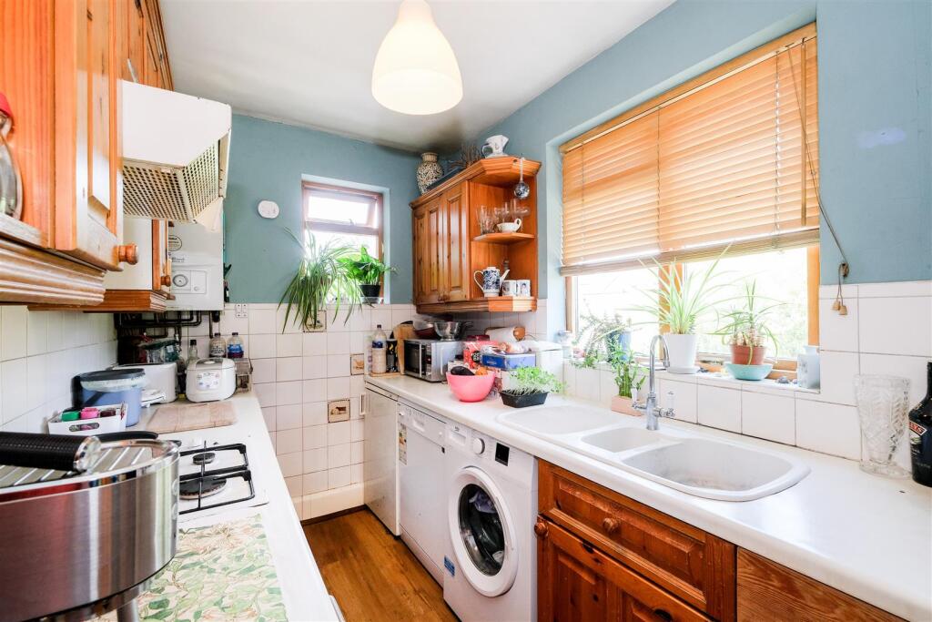 71 Bryon Road-13.jpg