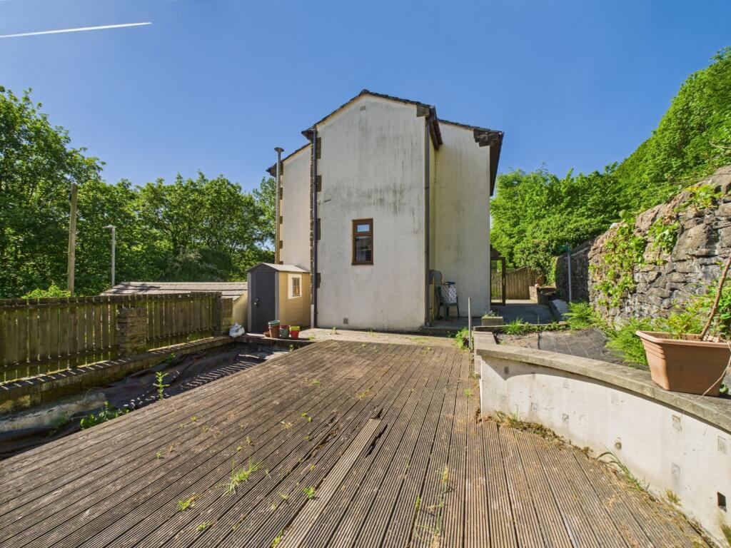 Decking to Side Garden