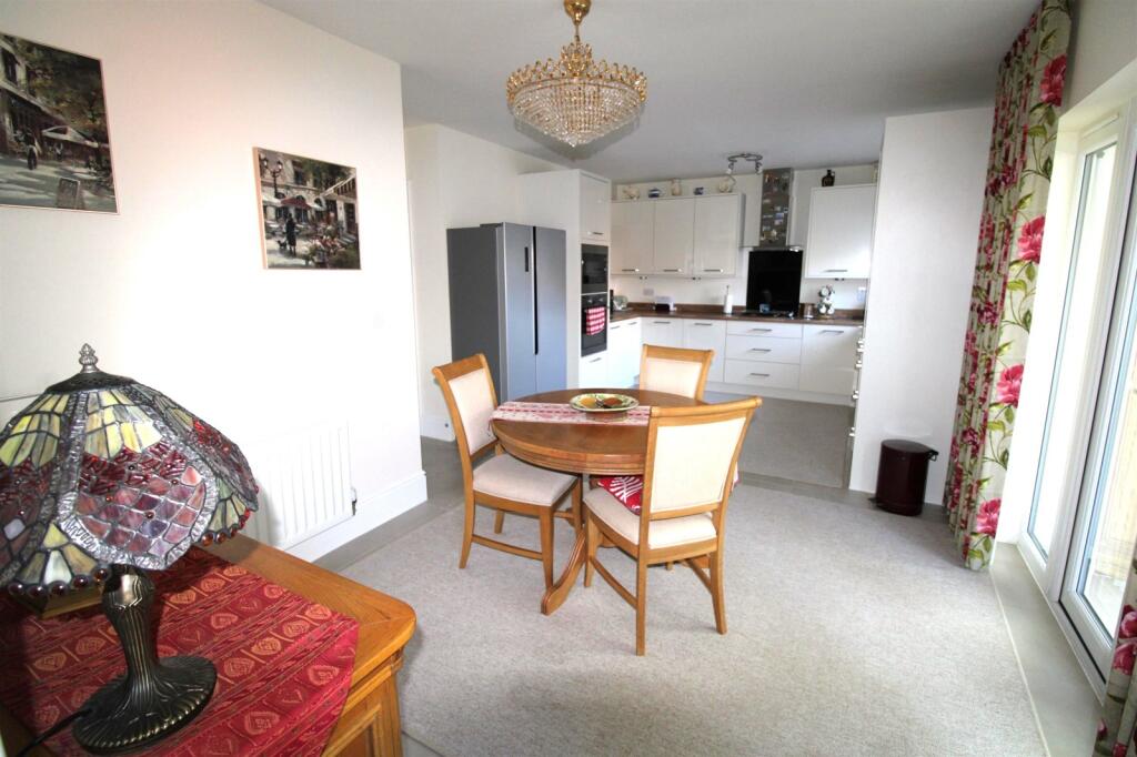 Spacious Open-Plan Kitchen/ Diner/ Sitting Area