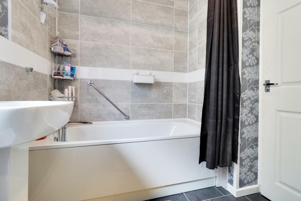 Family Bathroom I.jpg