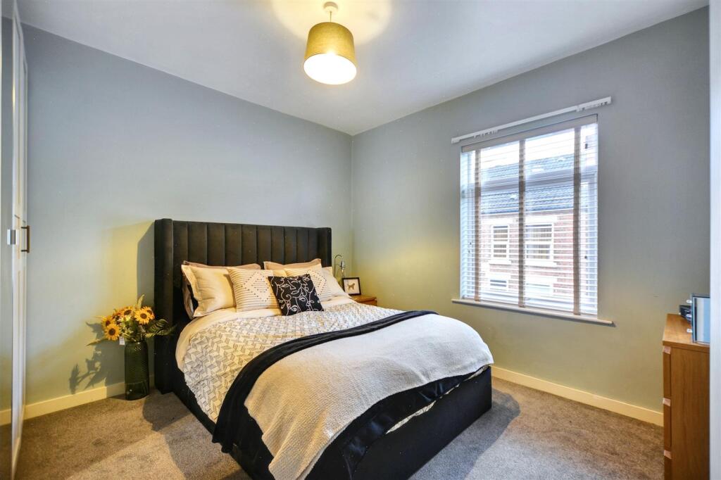 Bedroom 1_1.jpeg