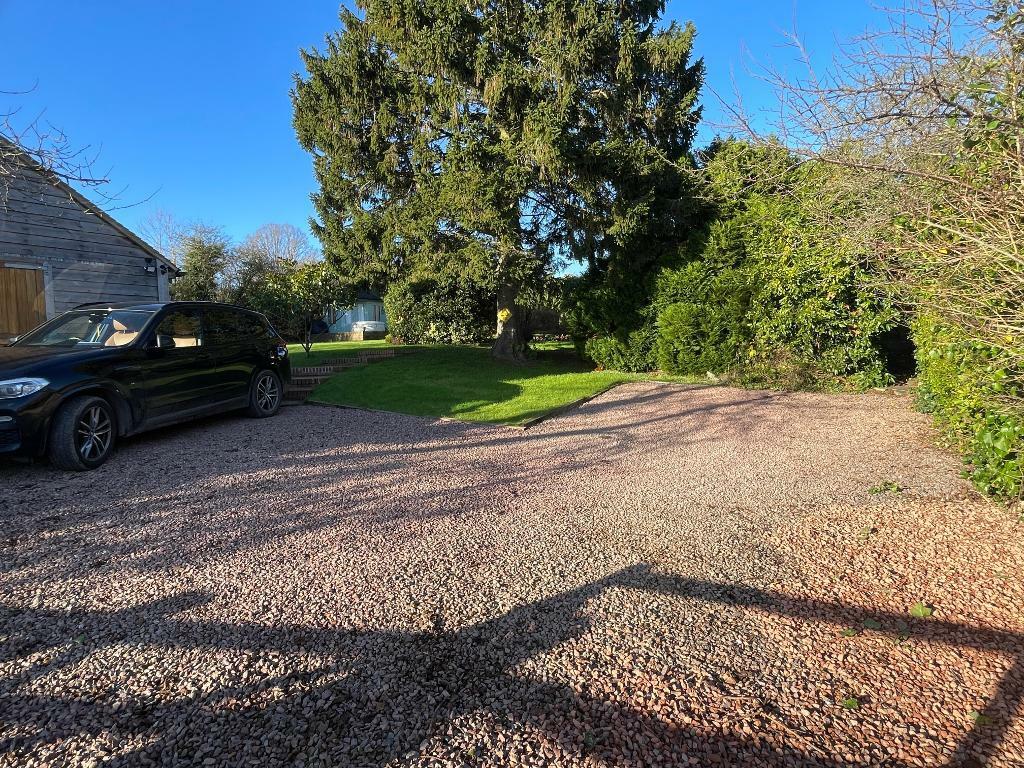 Private parking &amp; garage