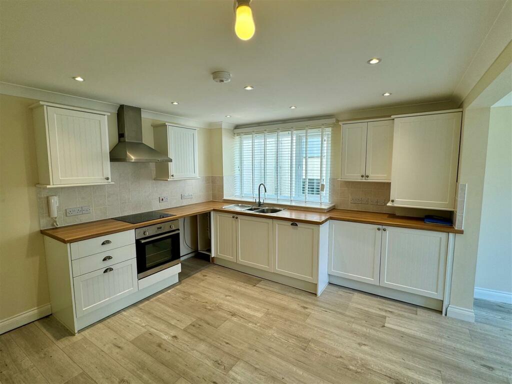7 Fistral Wave Kitchen