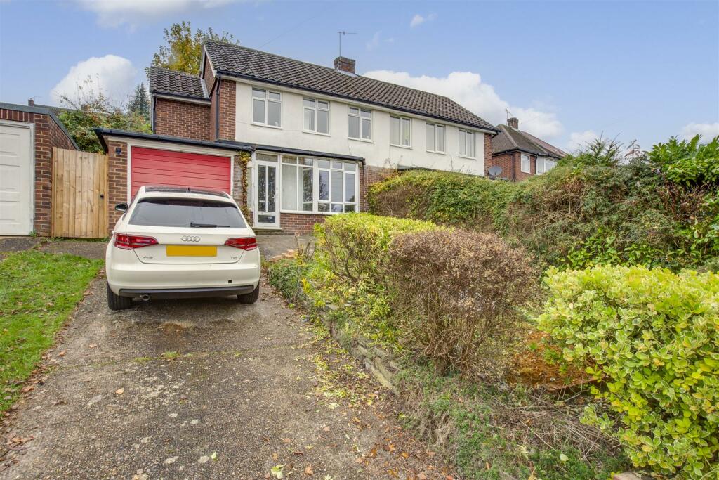 35 Dean Close, HP12 3NS-15.jpg