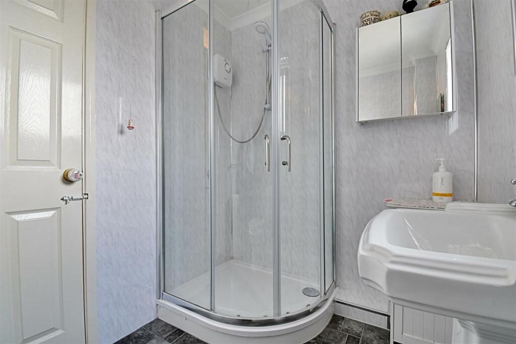 Shower Room 2.jpg
