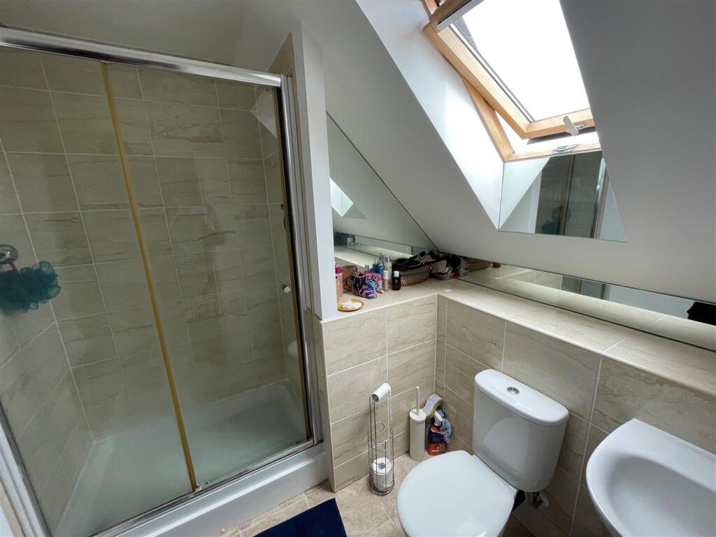 Ensuite Bed 1.jpg