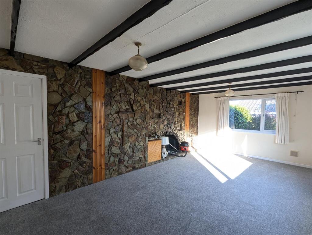 11 Parkwoon Close - Lounge