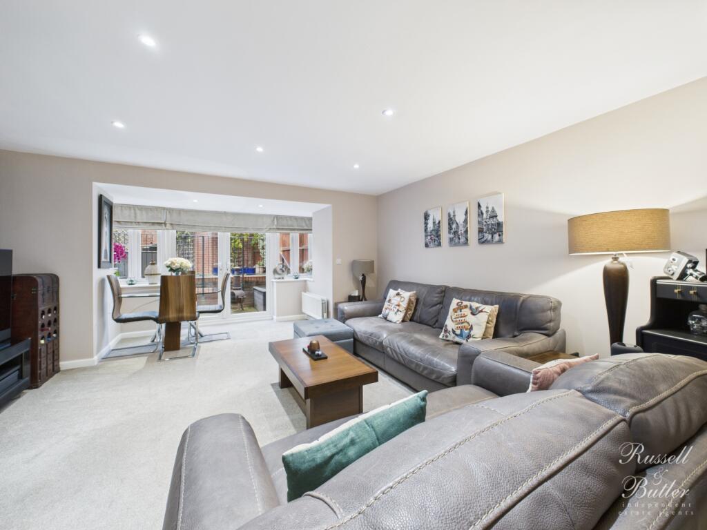 CAM02127G0-PR0363-STILL022