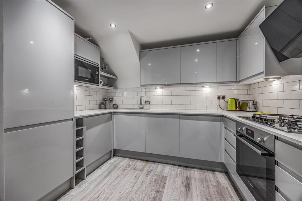 5 Clearwater Apartments, South Parade, Southsea-Po