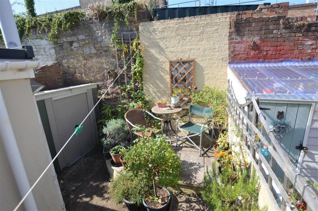 Courtyard Style Garden