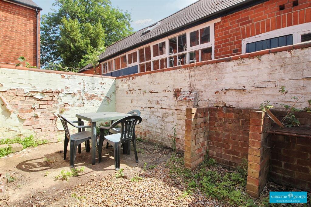 Rear Courtyard Garden