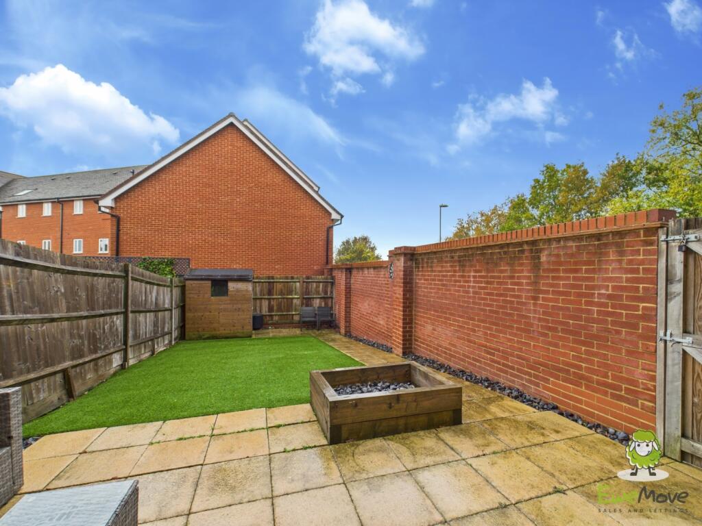 EweMove Estate Agents Basingstoke - Fishbourne Gar