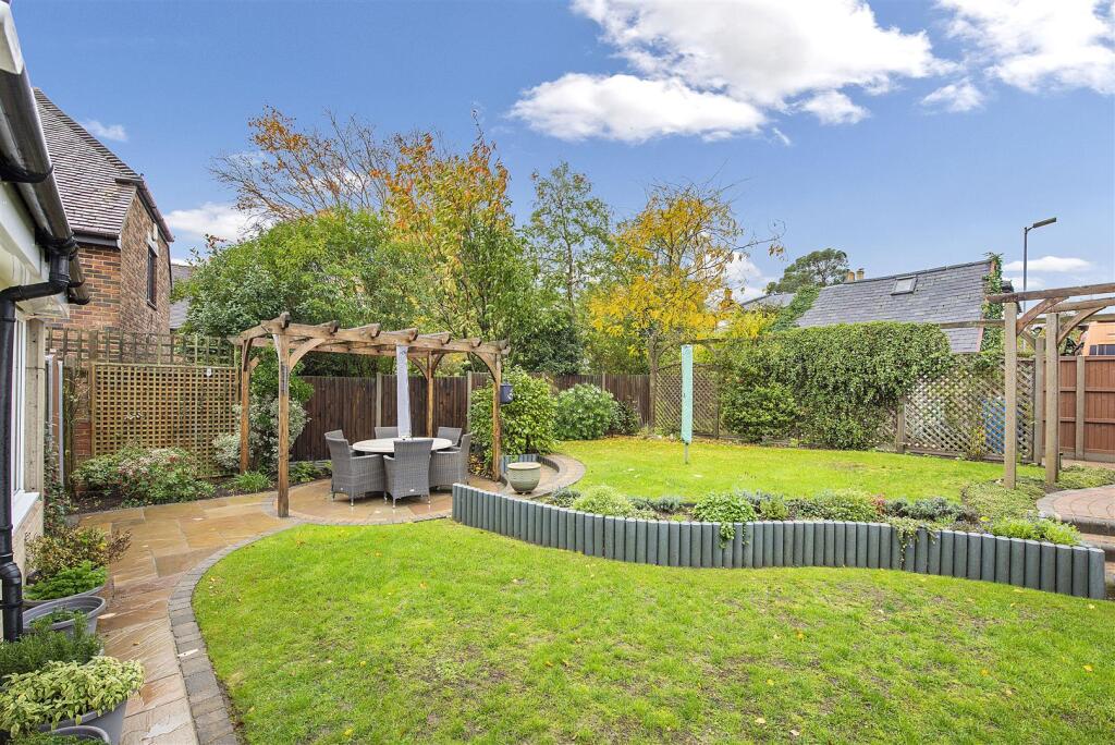 3 Haven Close ph04.jpg