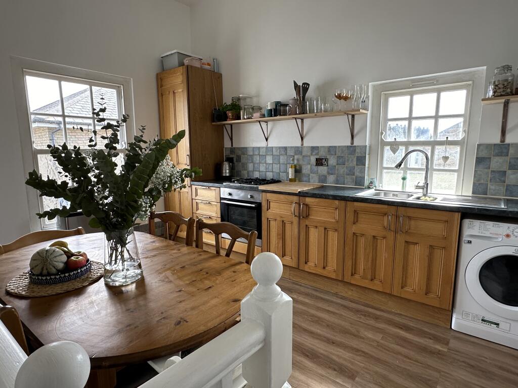 Kitchen main.JPG