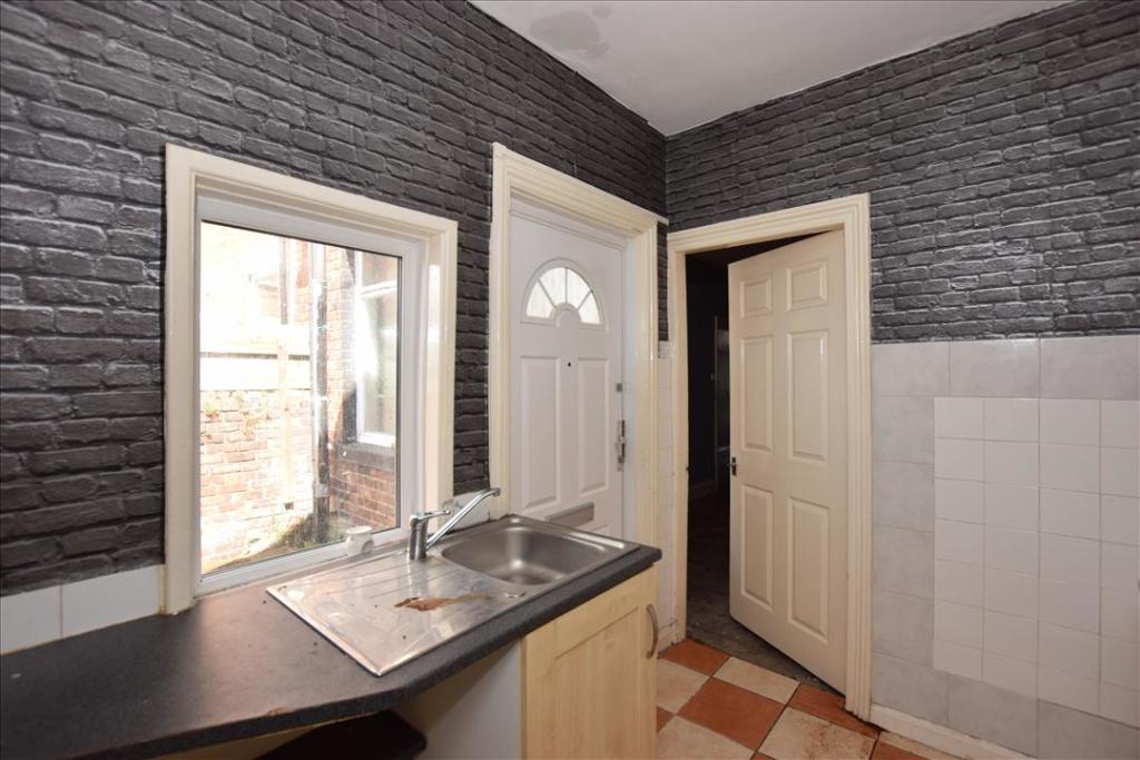 LOWER FLAT KITCHEN