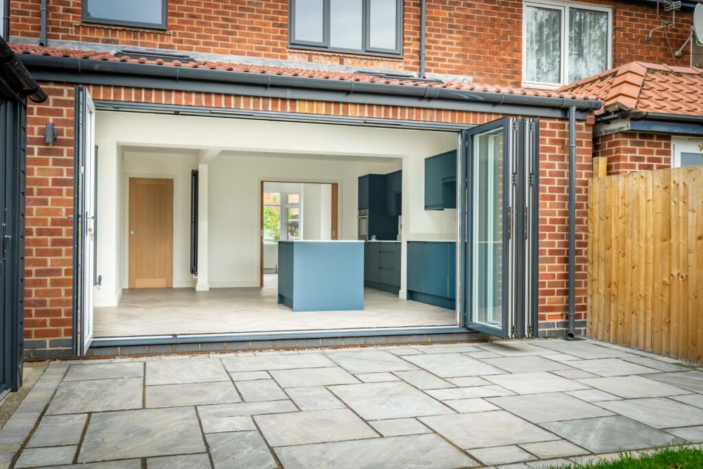 eastward ave (15 of 30).jpg