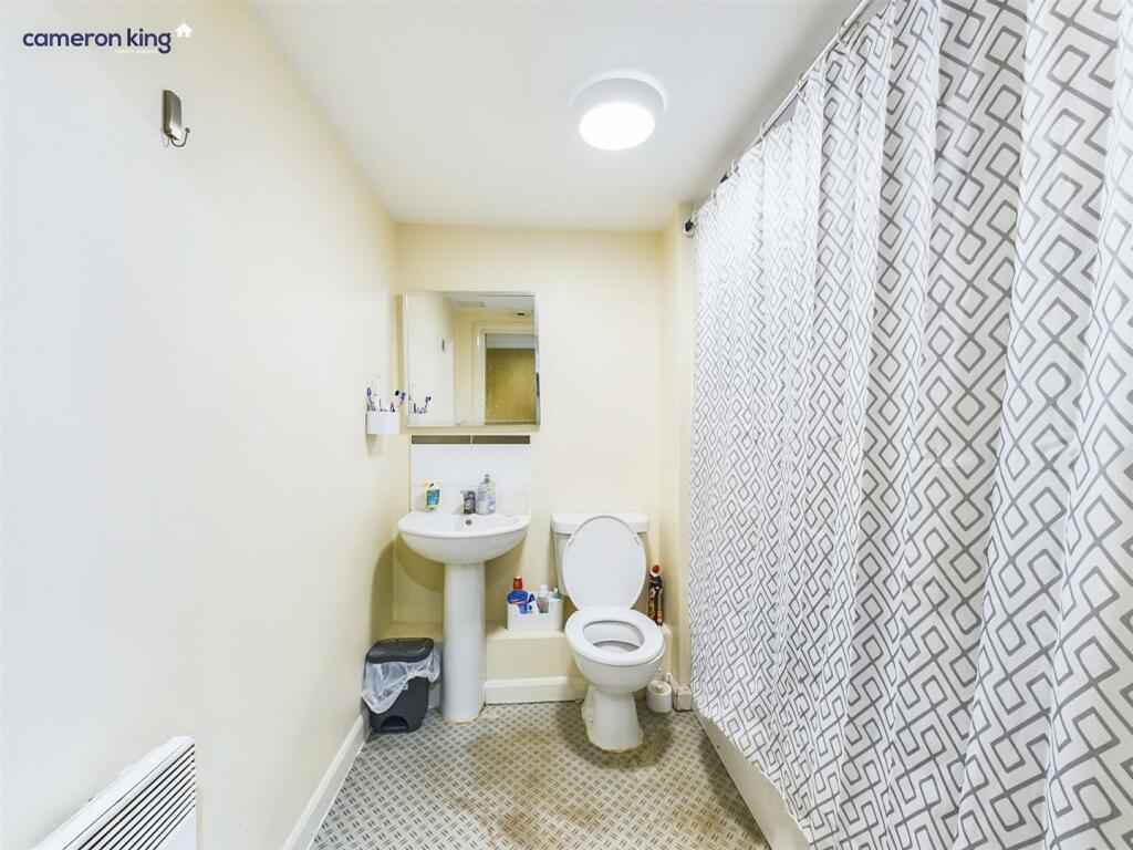 bathroom 2.JPG