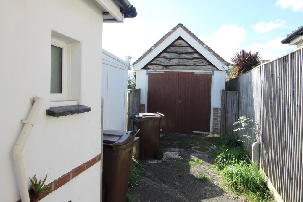27 Sunstar Lane, Polegate, East Sussex BN26 5HS