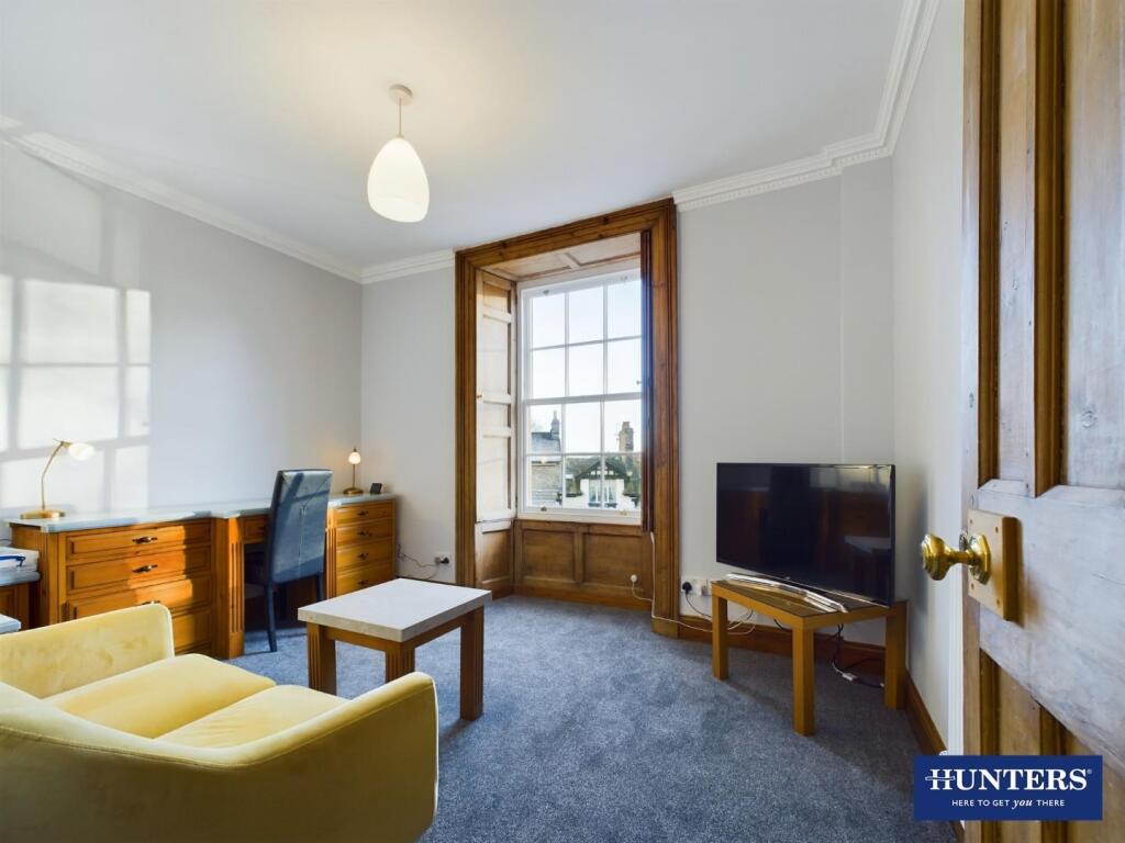 Office / Dining room 1a