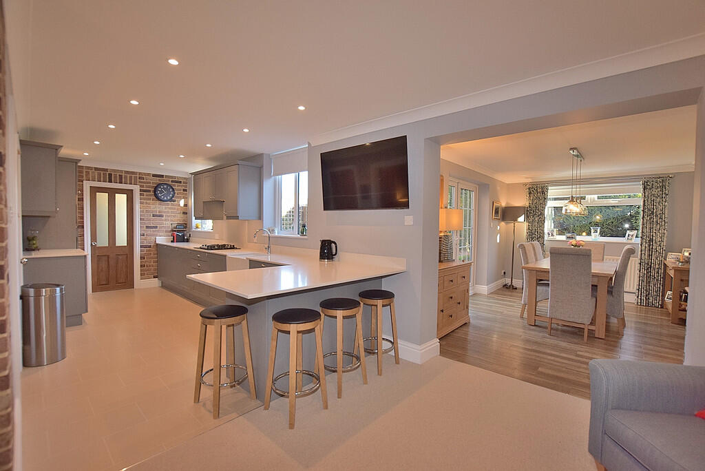 kitchen and dinin...
