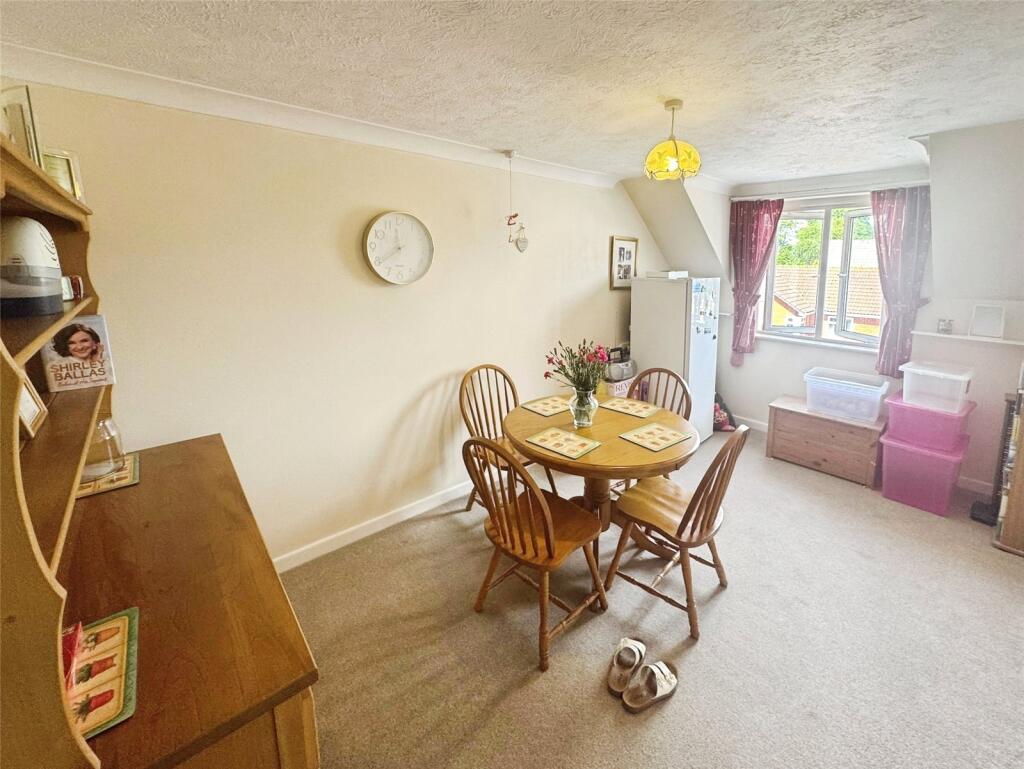 Bedroom1/Dining Room