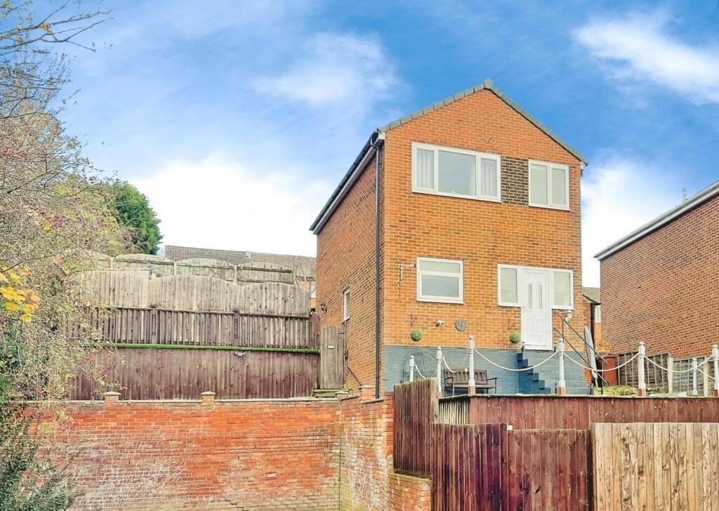 EXTERIOR / LAND TO SIDE