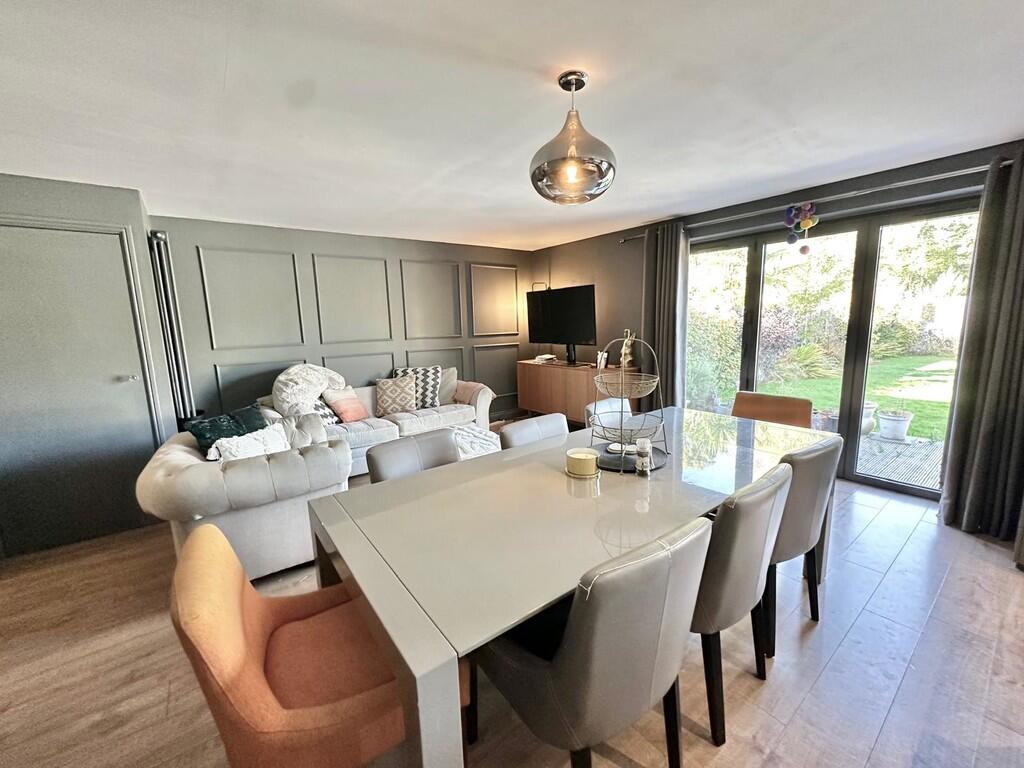 IMG-20251006-WA00...