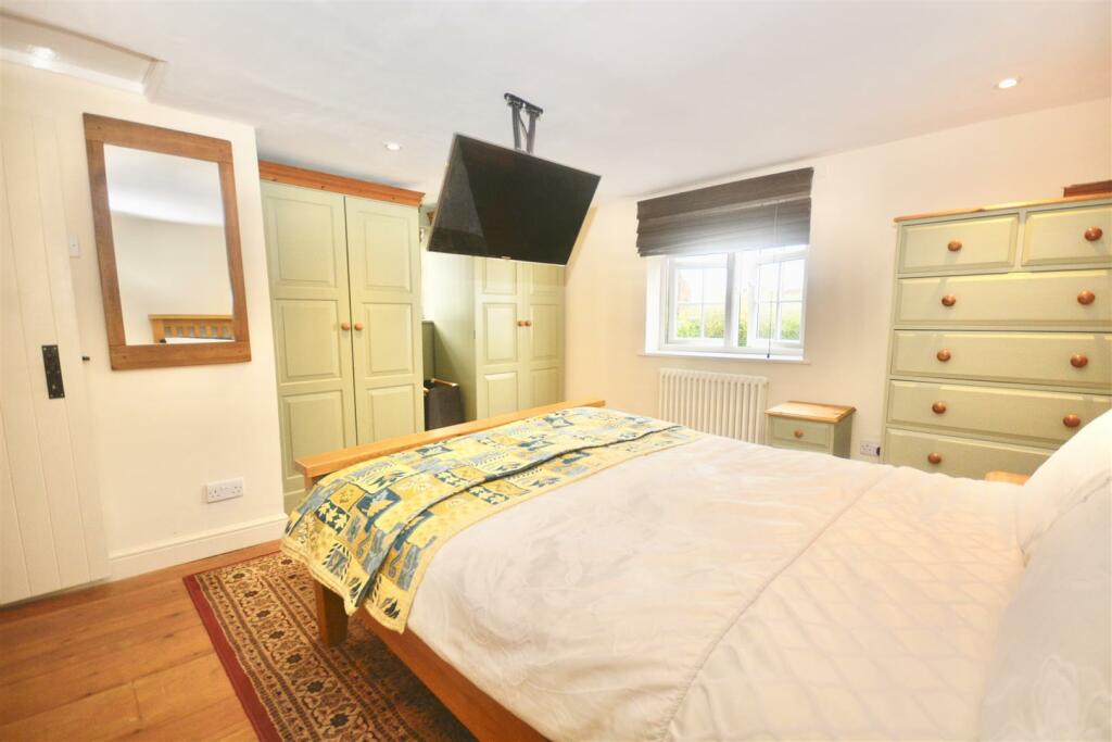 Bedroom 1 b.jpg