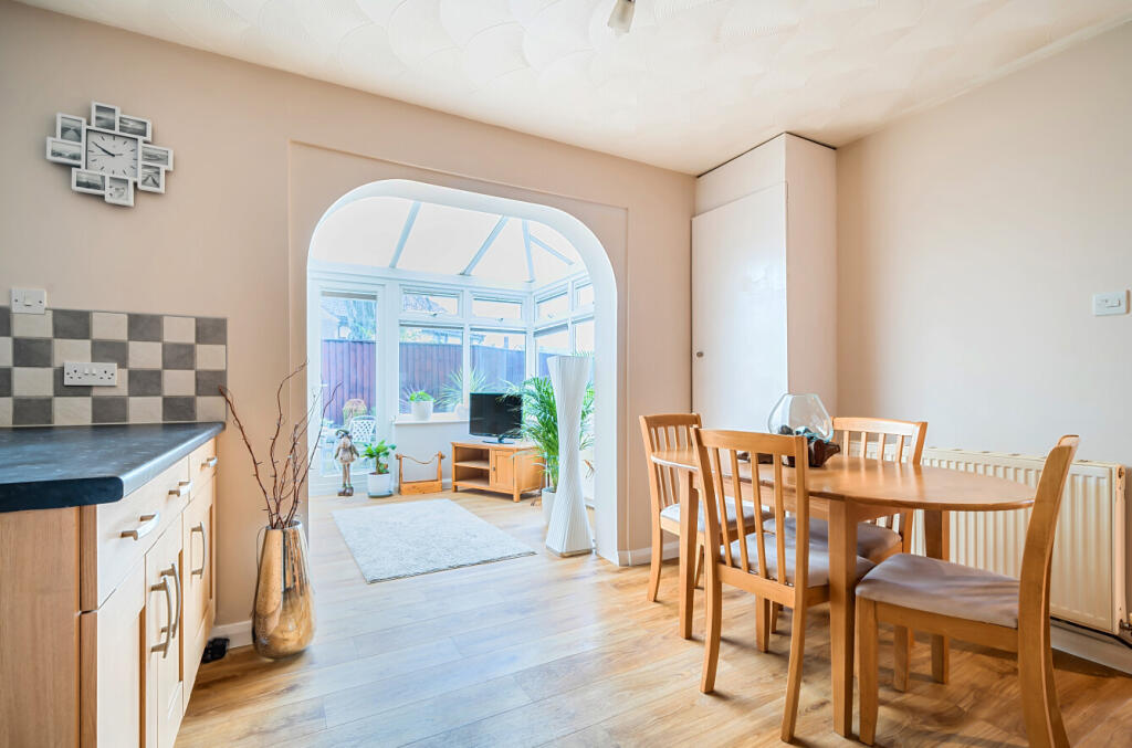 1387664-1-693fe92...