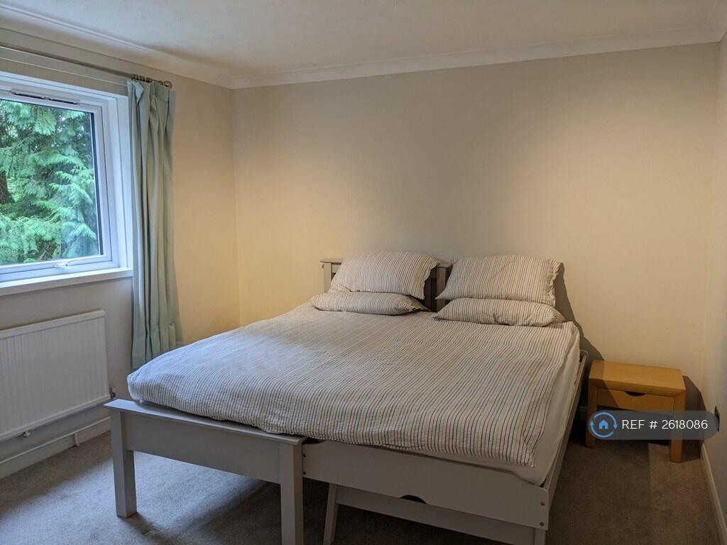 Main Bedroom - Beds Together