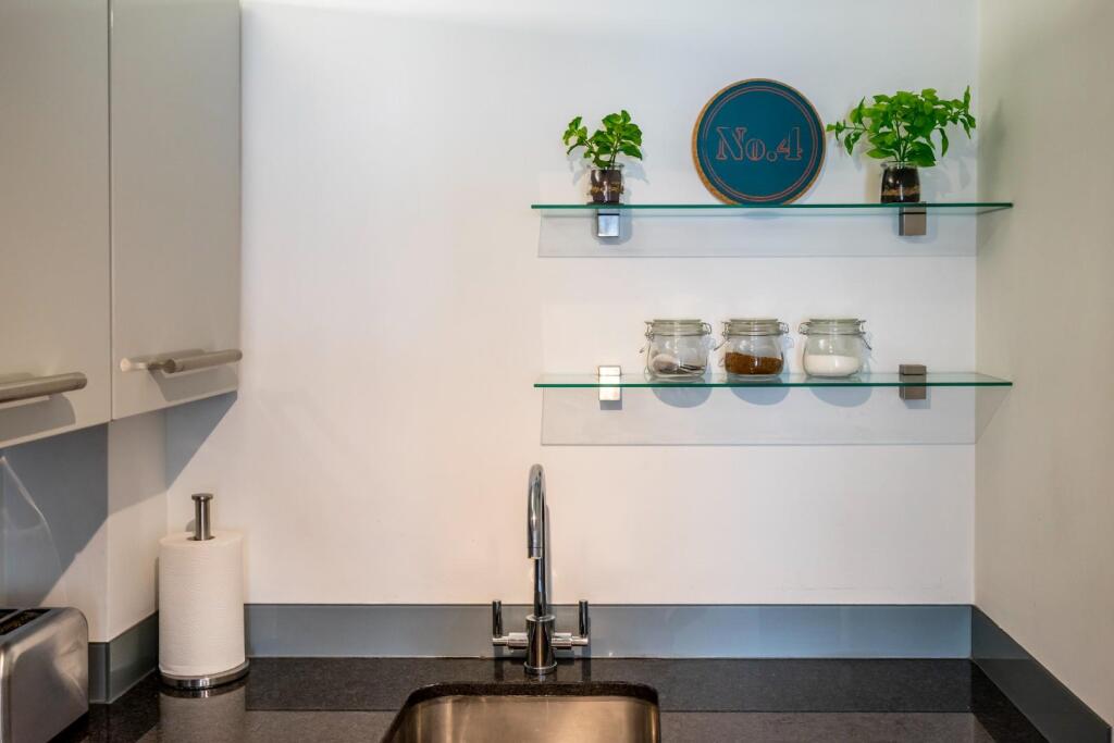 flat 4 80 alma terrace-15.jpg